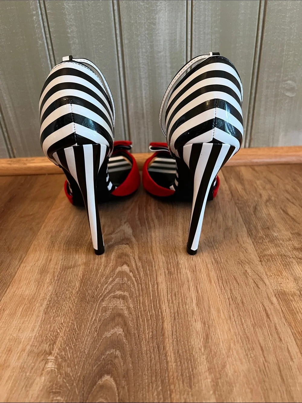 Striped Black & White Pointed Toe Heels with Red Bow - brand new Never worn!